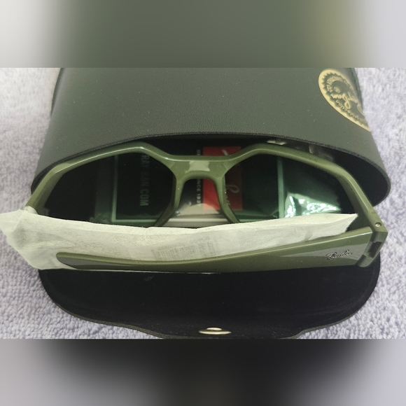 Ray-Ban RB433759 square sunglasses in polished military green. 59mm - Picture 2 of 4